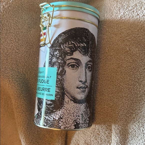 Butter Fudge Tin with Portrait Design by Hudsons Bay - Picture 3 of 7